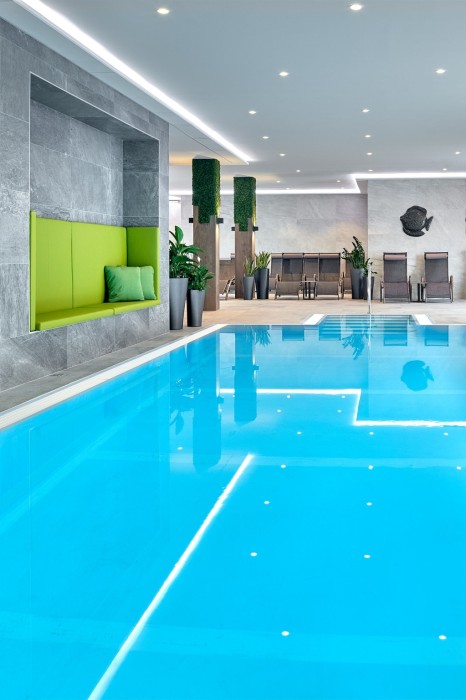 ever.grün KAPRUN - Hotel - urban.spa Indoor Pool © Foto Michael Huber (1)