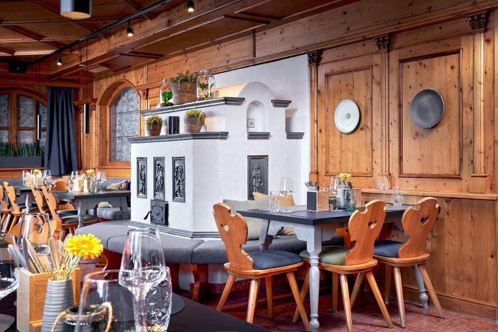 ever.grün KAPRUN - Hotel - Restaurant Abend © Foto Michael Huber (2)